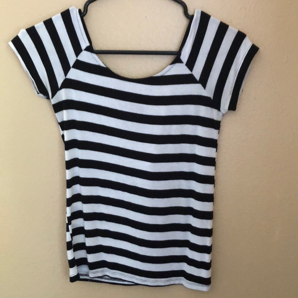 Cute top cross cross accent on back